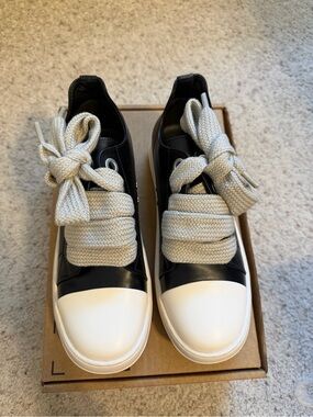 Black & White Chunky Lace Low Top Sneakers Size 40 Statement Fashion Shoes